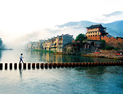 長沙往返A9線：鳳凰古城、德夯苗寨、矮寨吊索橋品質純玩兩日游